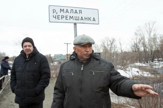 Разбитая дорога в Новоалтайске, микрорайон Белоярский. 