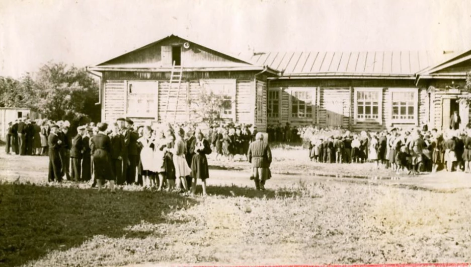 Средняя школа в Краснощеково, 1953 год.