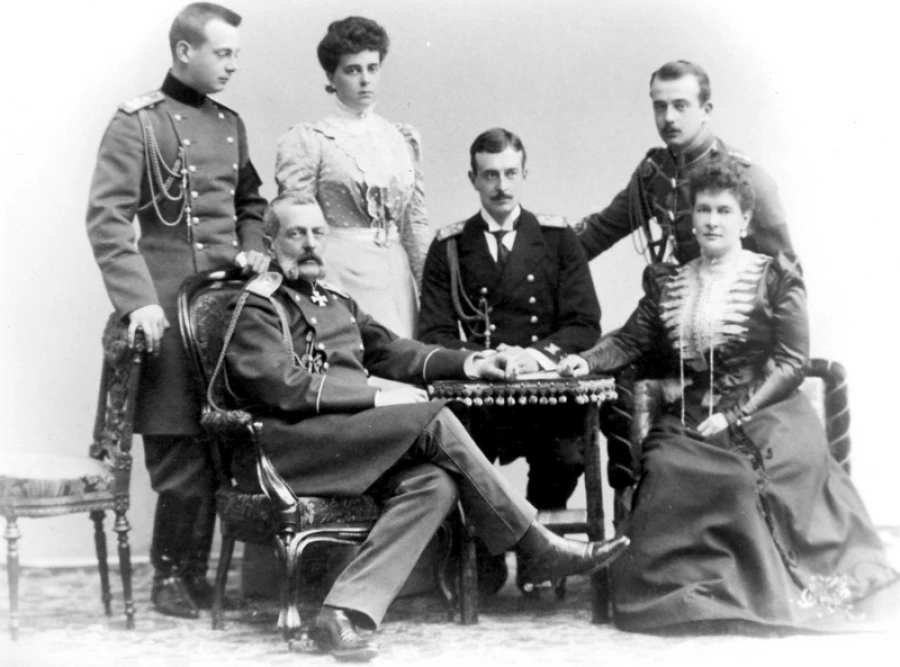 Владимир Романов с семьей. Около 1901 г.