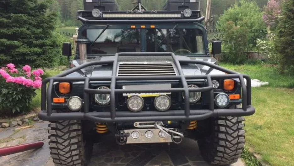 Брутальный Hummer продают в Сибири за 5,5 млн рублей. 