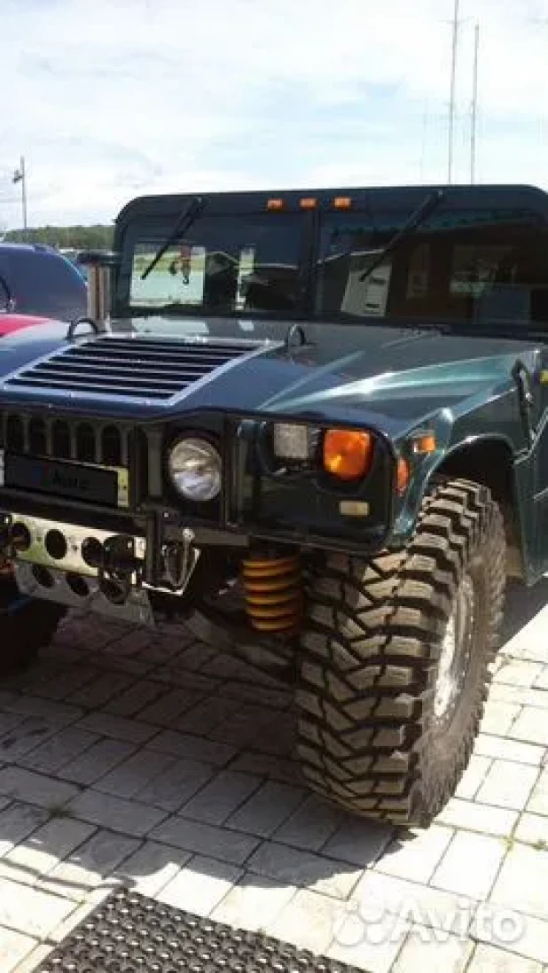 Брутальный Hummer продают в Сибири за 5,5 млн рублей. 