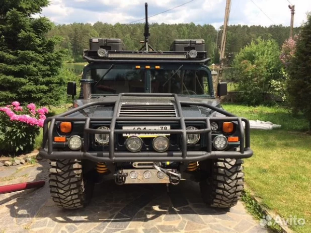 Брутальный Hummer продают в Сибири за 5,5 млн рублей. 