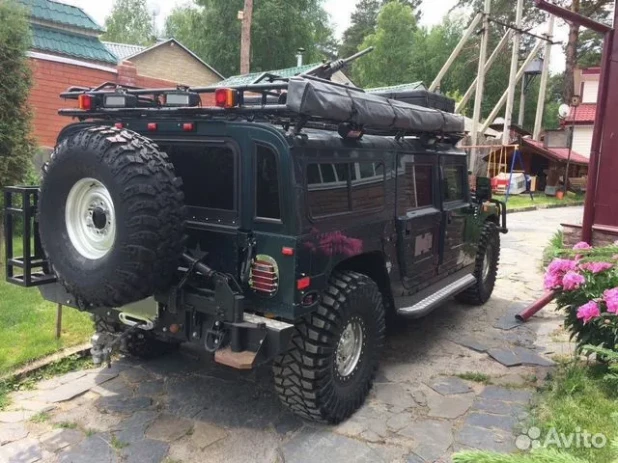 Брутальный Hummer продают в Сибири за 5,5 млн рублей. 