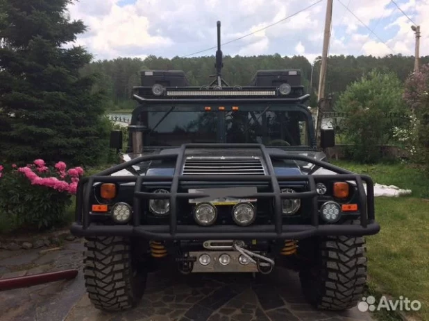 Брутальный Hummer продают в Сибири за 5,5 млн рублей. 