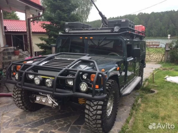 Брутальный Hummer продают в Сибири за 5,5 млн рублей. 