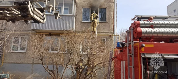 В Новоалтайске произошел пожар в многоквартирном доме. 