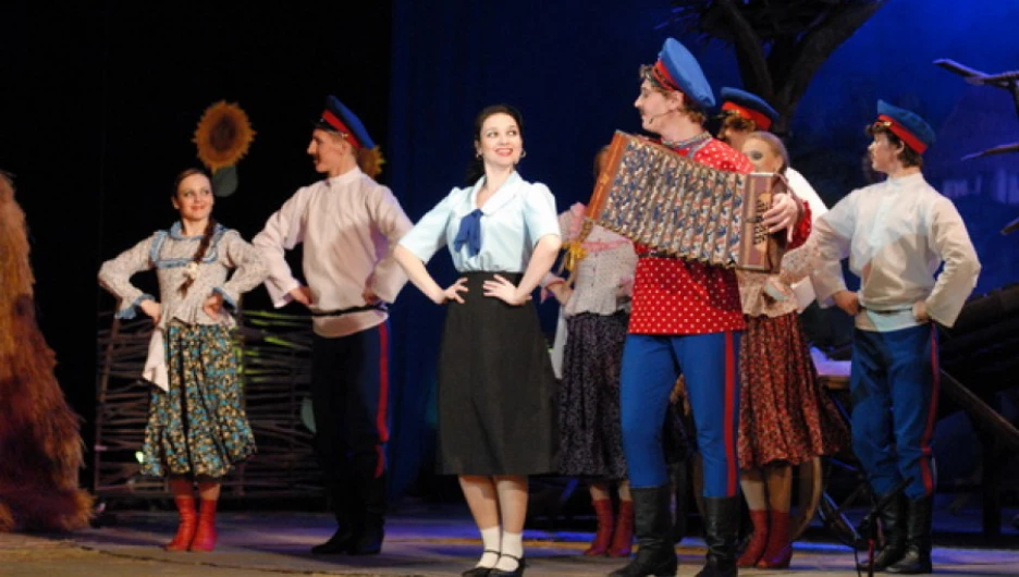 В барнаульском театре музыкальной комедии поставили "Бабий бунт".