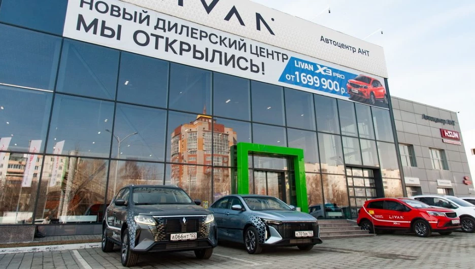 В коллекции LIVAN, бренда концерна Geely Auto Group, появились два новых автомобиля. 