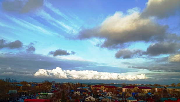 Над Барнаулом проплывали завораживающие облака. 