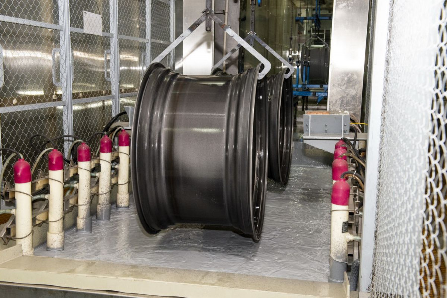 Барнаульский завод мехпрессов запустил полный цикл производства колесных дисков.