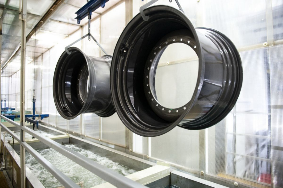 Барнаульский завод мехпрессов запустил полный цикл производства колесных дисков.