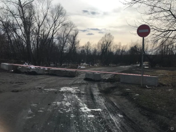 В Барнауле из-за паводка снова закрыли проезд