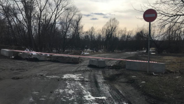 В Барнауле из-за паводка снова закрыли проезд