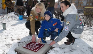 Стройотряды АлтГТУ заложили капсулу с посланием для будущих поколений. Барнаул, 14 марта 2012 года.