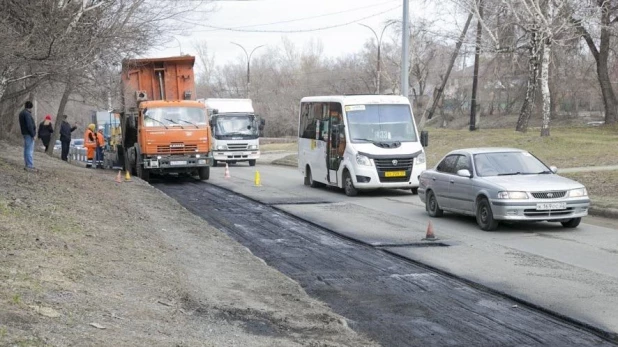 В Барнауле приступили к текущему ремонту городских дорог.