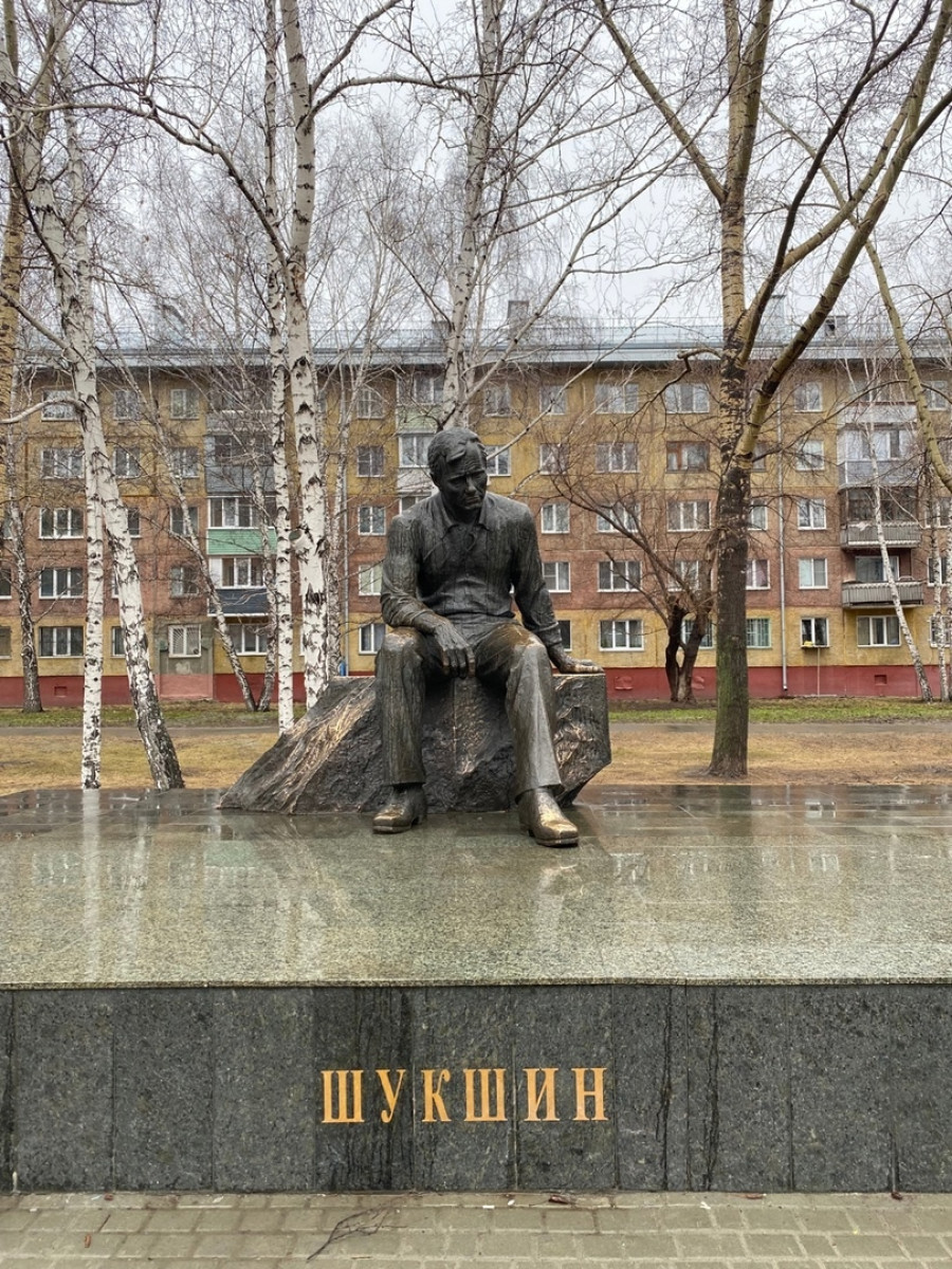 Памятник Василию Шукшину. 