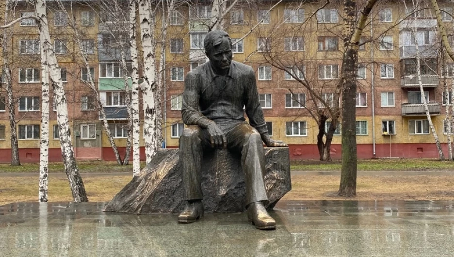 Памятник Василию Шукшину. 