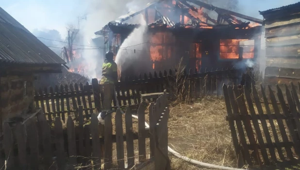 Пожар в алтайском селе.