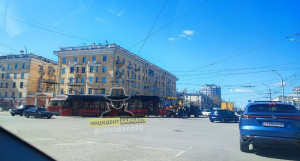 Трамвай сошел с рельсов в Барнауле. 