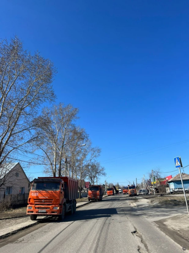 В Барнауле приступили к ремонту дорог. 