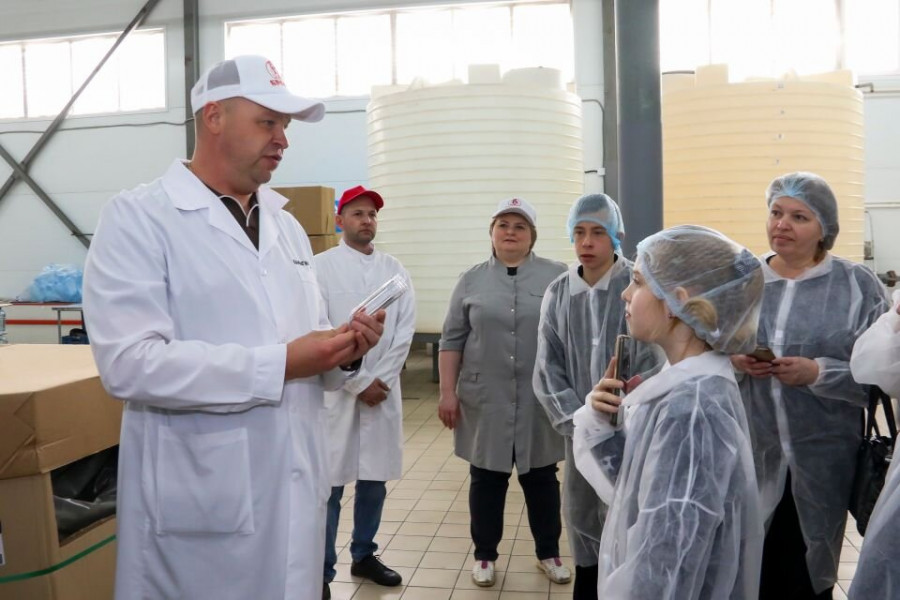 Комитет по развитию предпринимательства, потребительскому рынку и вопросам труда Барнаула организует для барнаульских школьников экскурсии на предприятия города.