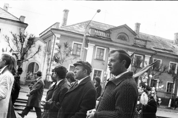 Первомайская демонстрация в Барнауле, 1970-е.