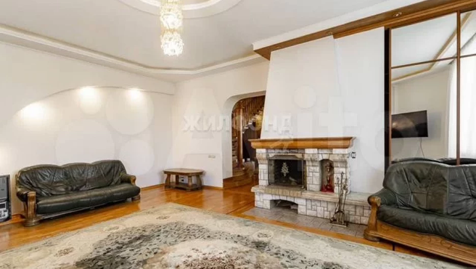 Стало известно, как выглядит и сколько стоит самая большая квартира в Барнауле.