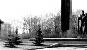 Скульптурная композиция "Прощание" на площади Победы, автор Петр Миронов.