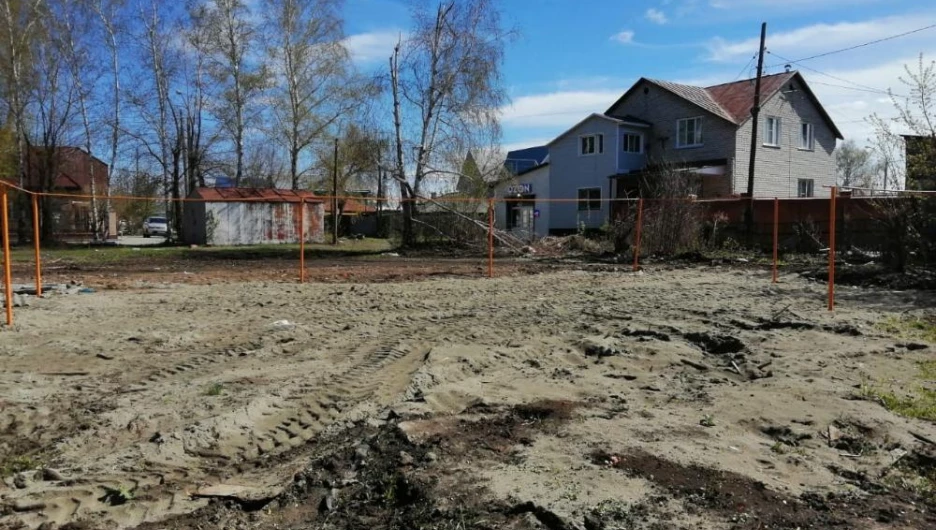 В Барнауле снесли очередной аварийный дом 