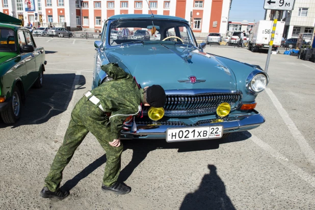 Выставка ретроавтомобилей в Барнауле.