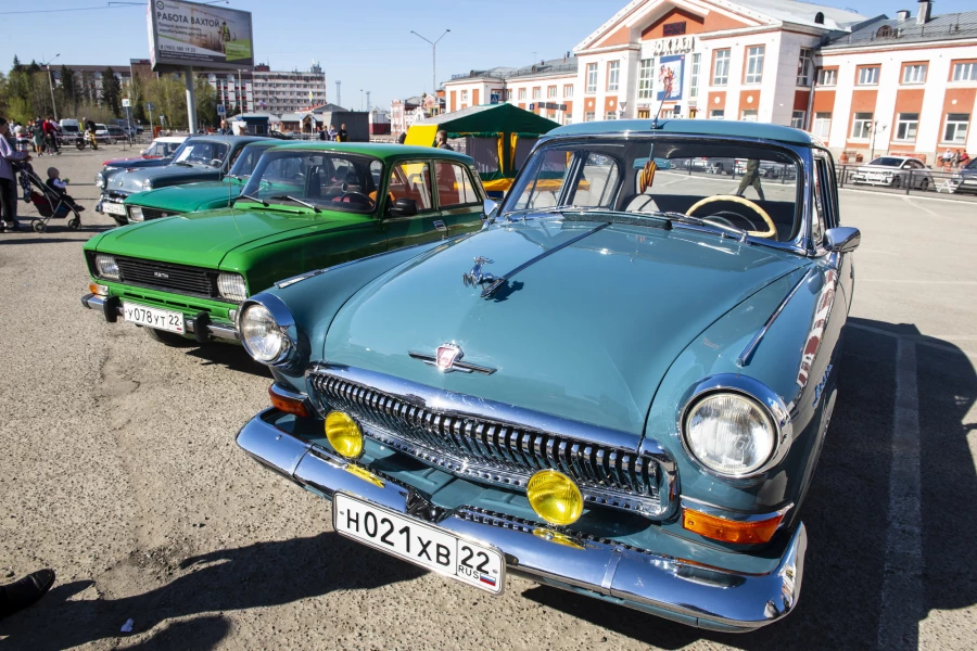 Выставка ретроавтомобилей в Барнауле.