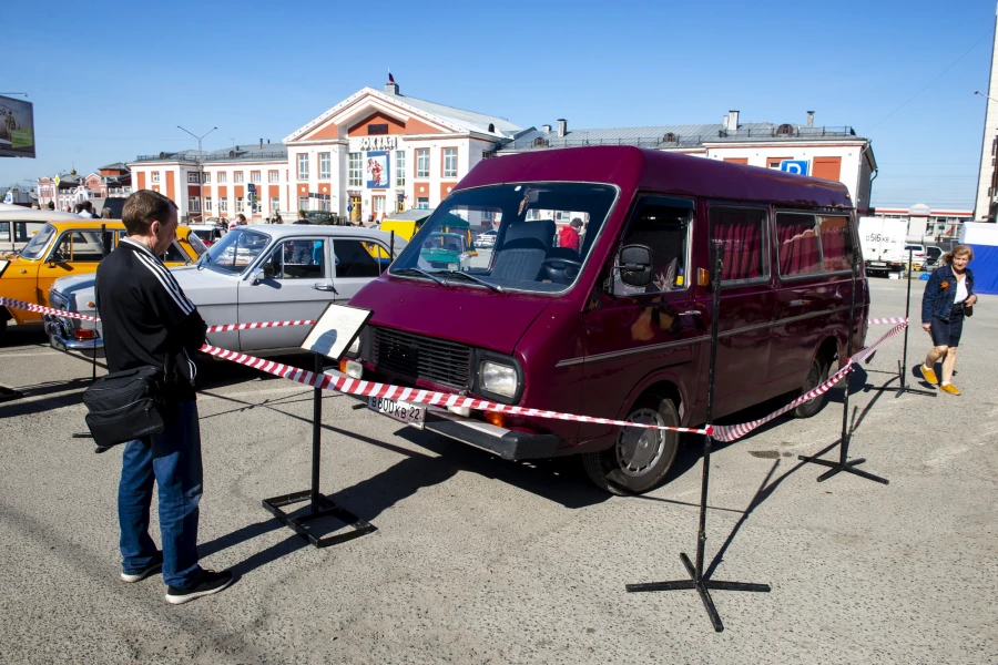 Выставка ретроавтомобилей в Барнауле.