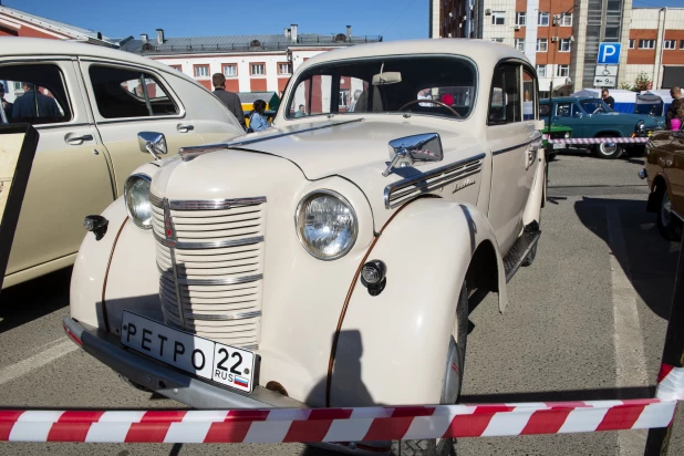 Выставка ретроавтомобилей в Барнауле.