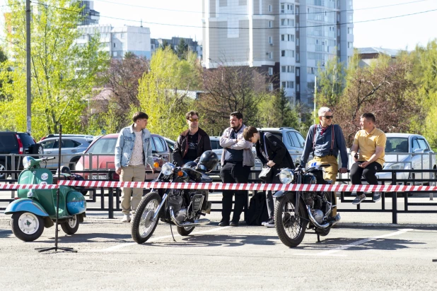 Выставка ретроавтомобилей в Барнауле.