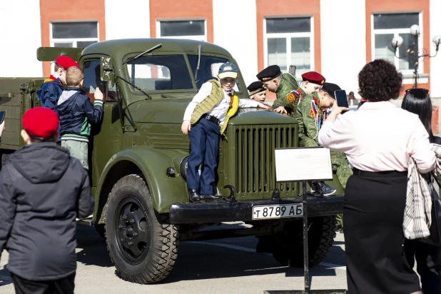 Выставка ретроавтомобилей в Барнауле.