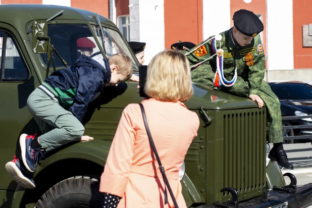 Выставка ретроавтомобилей в Барнауле.