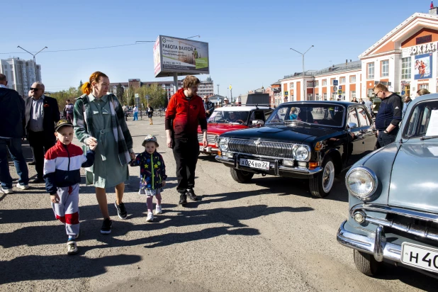 Выставка ретроавтомобилей в Барнауле.