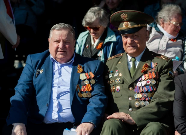 Торжественное прохождение войск Барнаульского гарнизона.