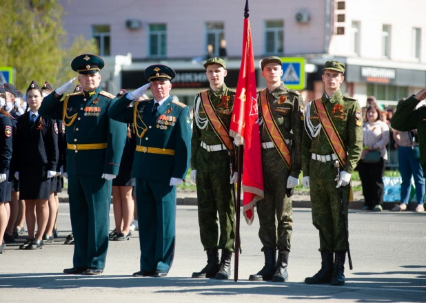 Торжественное прохождение войск Барнаульского гарнизона.