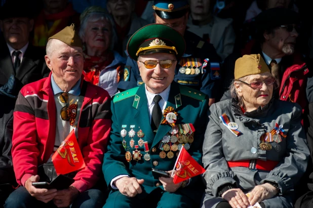 Торжественное прохождение войск Барнаульского гарнизона.