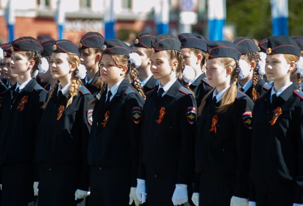 Торжественное прохождение войск Барнаульского гарнизона.