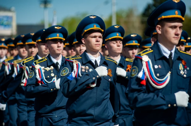 Торжественное прохождение войск Барнаульского гарнизона.