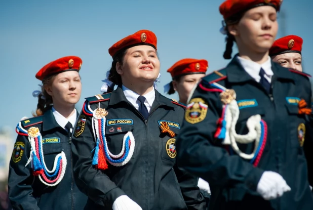 Торжественное прохождение войск Барнаульского гарнизона.