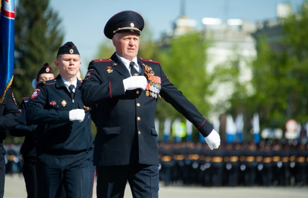 Торжественное прохождение войск Барнаульского гарнизона.