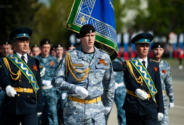 Торжественное прохождение войск Барнаульского гарнизона.