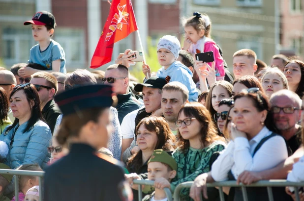 Торжественное прохождение войск Барнаульского гарнизона.