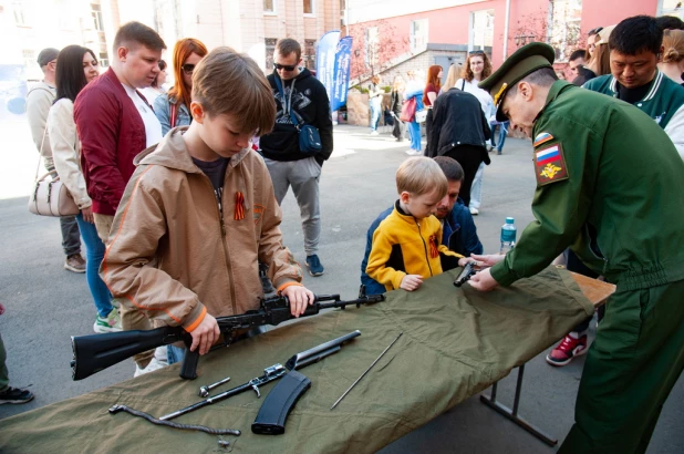 Выставки в дворике АлтГУ. 