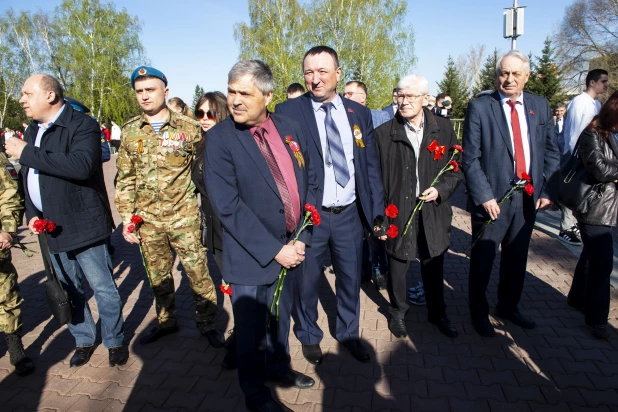 Мемориал славы в Барнауле 9 мая.