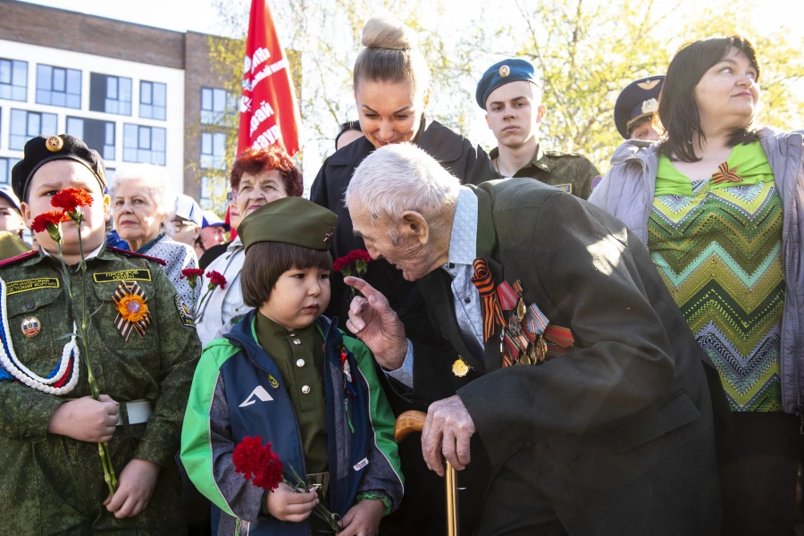 Мемориал славы в Барнауле 9 мая.
