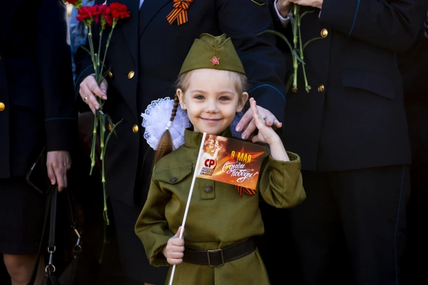 Мемориал славы в Барнауле 9 мая.